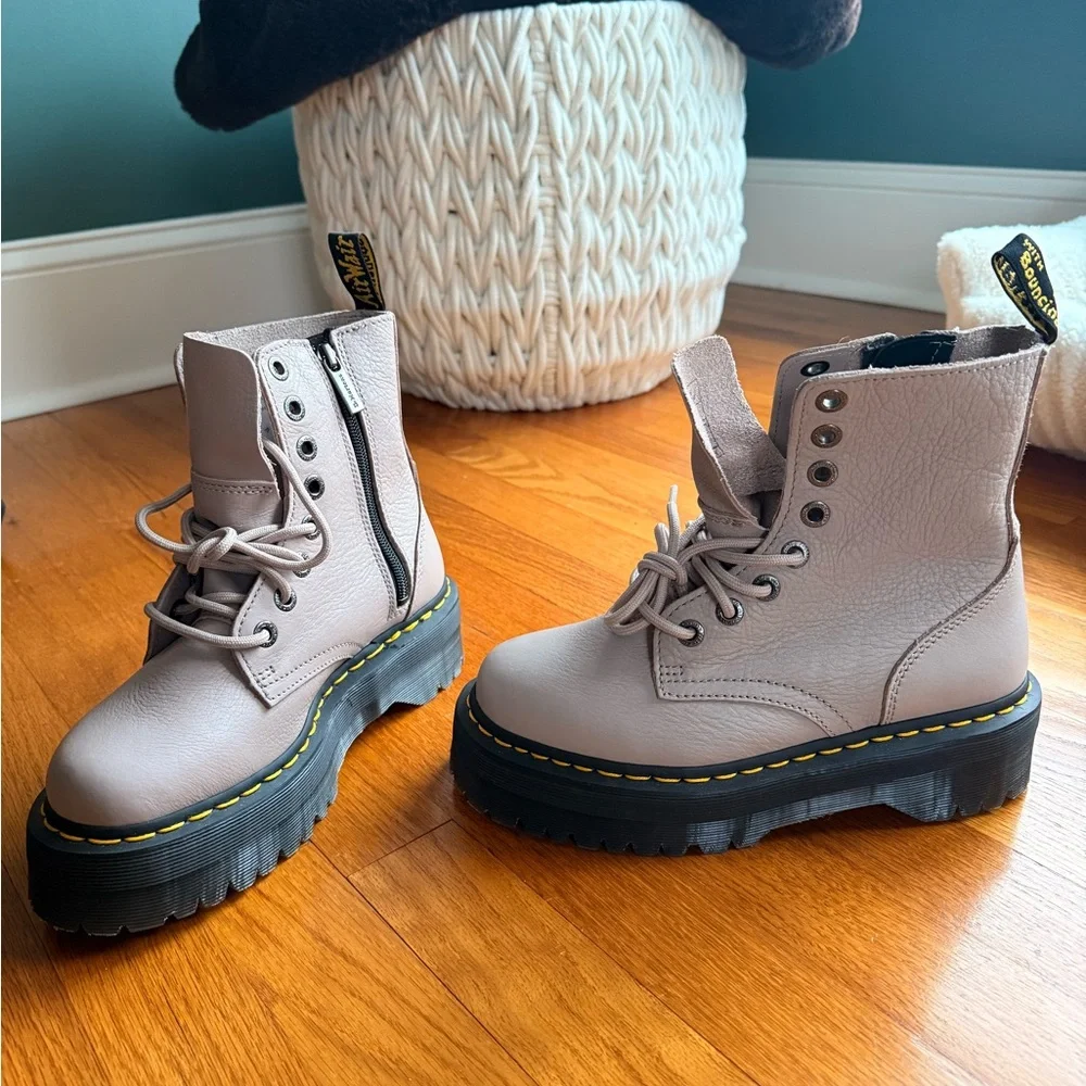 Dr. Martens Jadon lll Pisa Leather Platform Boot in the color Vintage Taupe - Picture 1 of 5